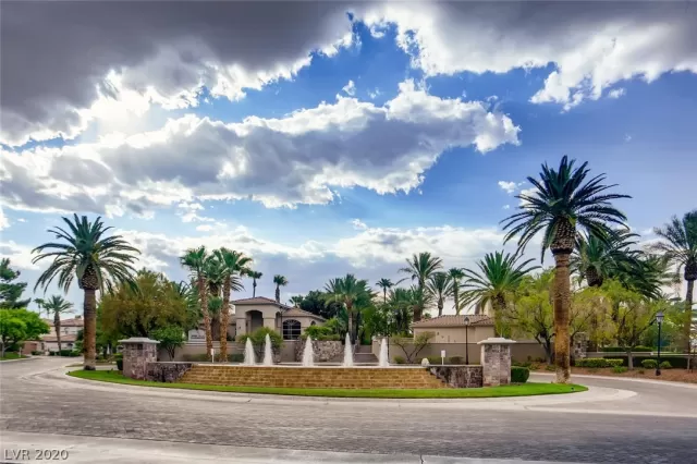 MLS: 2215863 Condo For Sale