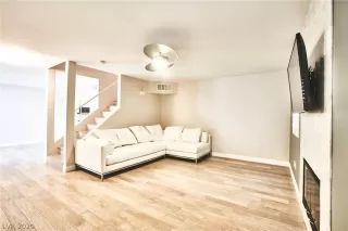 Photo #4: 2215884 Listing