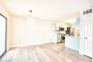 Photo #5: 2215884 Listing