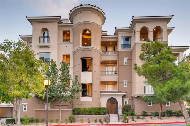 MLS: 2215891 Condo For Sale