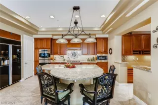 Photo #4: 2215891 Listing