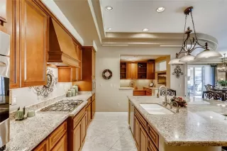 Photo #5: 2215891 Listing