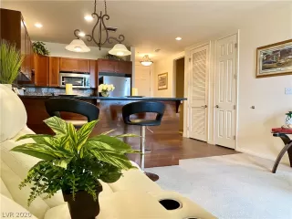 Photo #2: 2216052 Listing