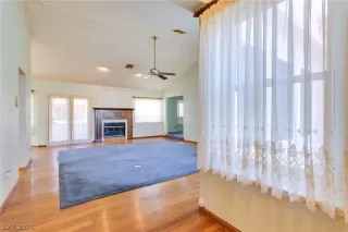 Photo #3: 2216206 Listing