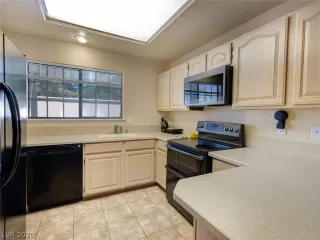 Photo #5: 2216250 Listing