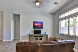 Photo #3: 2216259 Listing