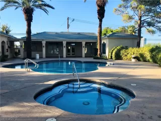 Photo #4: 2216304 Listing