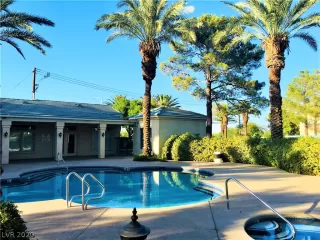 Photo #5: 2216304 Listing