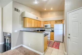 Photo #4: 2216316 Listing 