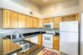 Photo #5: 2216316 Listing 