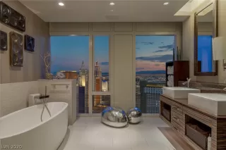 Photo #2: 2216323 Listing 