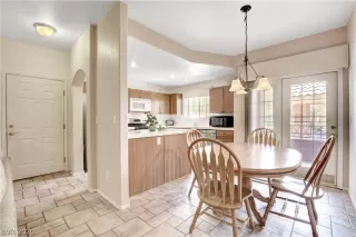 Photo #3: 2216348 Listing