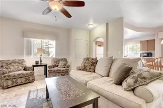 Photo #4: 2216348 Listing