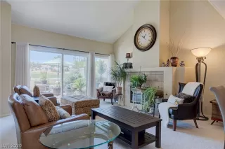 Photo #5: 2216406 Listing