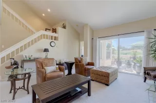 Photo #6: 2216406 Listing