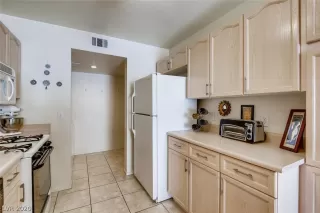 Photo #4: 2216418 Listing 