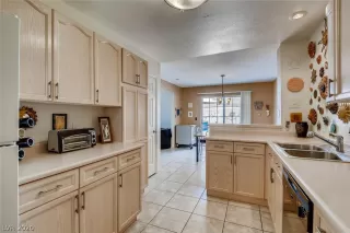 Photo #5: 2216418 Listing 