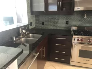 Photo #6: 2216503 Listing