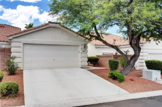 Photo #2: 2216506 Listing