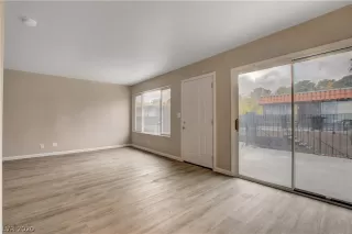 Photo #6: 2216590 Listing