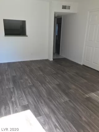 Photo #3: 2216707 Listing