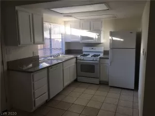 Photo #3: 2216722 Listing