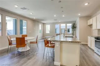 Photo #3: 2216739 Listing 