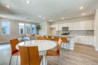 Photo #5: 2216739 Listing 