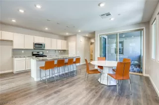 Photo #6: 2216739 Listing 