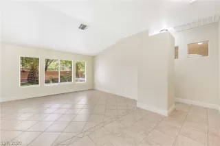 Photo #5: 2216765 Listing