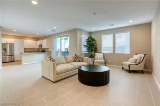 Photo #5: 2216772 Listing