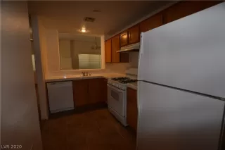 Photo #4: 2216801 Listing