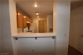 Photo #5: 2216801 Listing