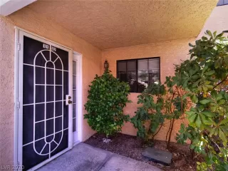 Photo #1: 2216842 Listing