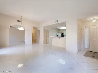 Photo #3: 2216842 Listing