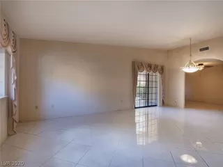 Photo #6: 2216842 Listing