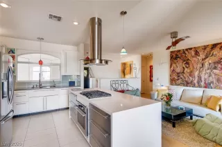 Photo #4: 2216844 Listing