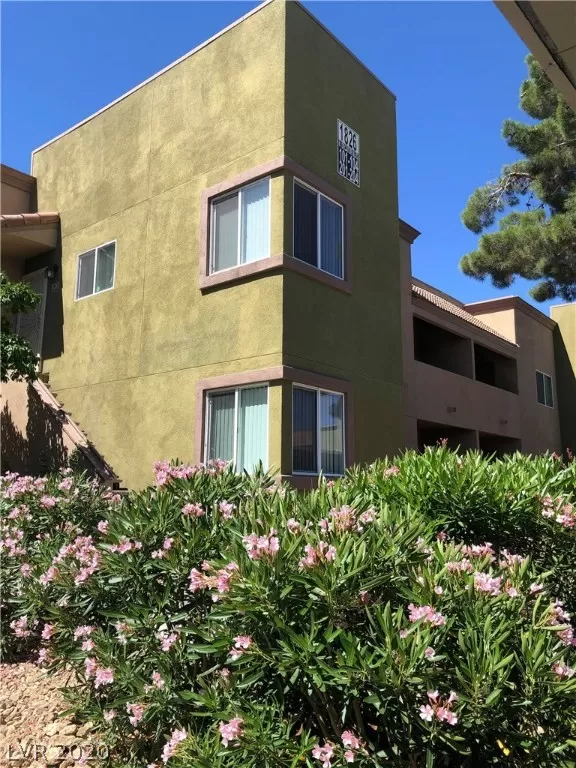 MLS: 2216904 Condo For Sale