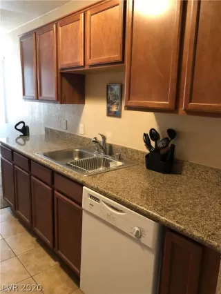 Photo #4: 2216904 Listing