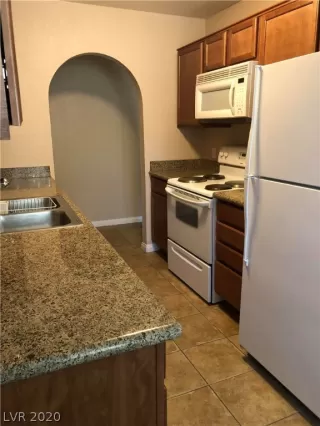 Photo #5: 2216904 Listing