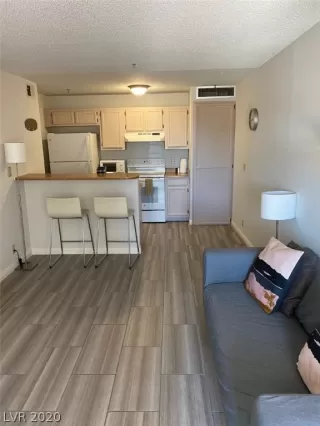 Photo #2: 2216938 Listing