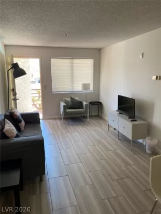 Photo #3: 2216938 Listing