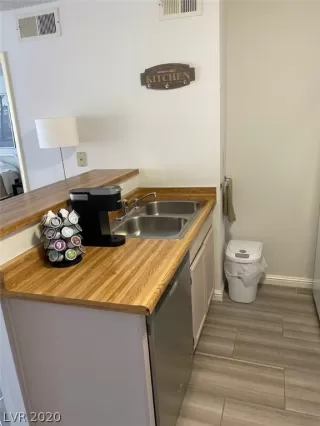 Photo #4: 2216938 Listing