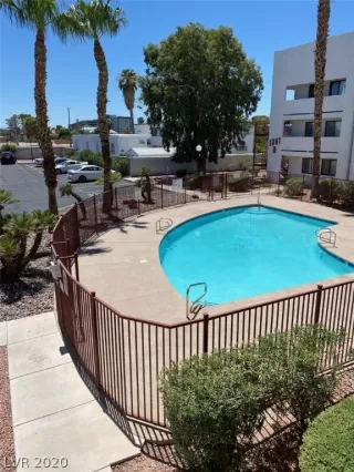 Photo #5: 2216938 Listing