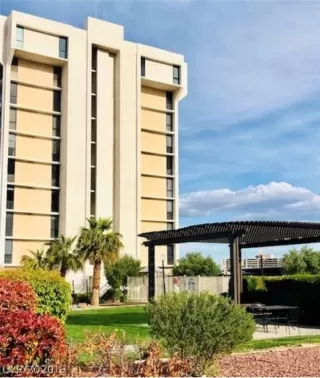 Photo #5: 2217055 Listing