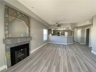 Photo #2: 2217122 Listing