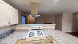 Photo #5: 2217252 Listing