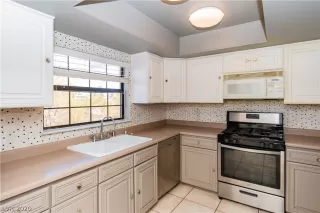 Photo #3: 2217332 Listing