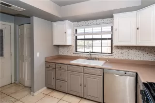 Photo #5: 2217332 Listing