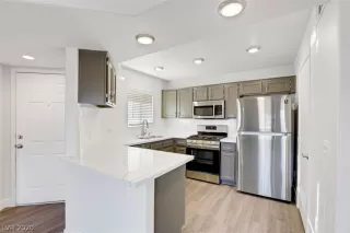 Photo #2: 2217367 Listing